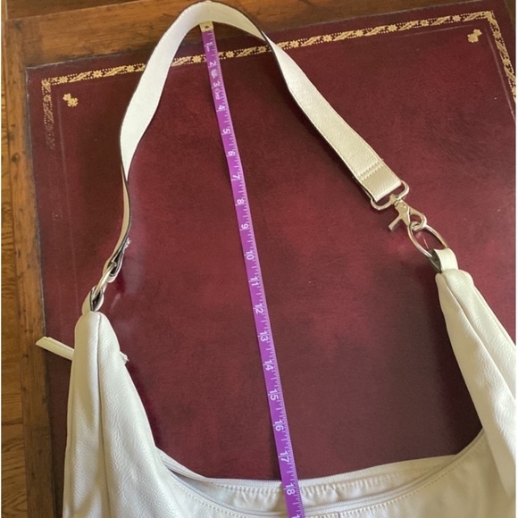 Old Navy Extra Large Shell Off White Purse XL PU Leather - Picture 9 of 10